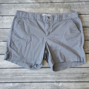 Old Navy Everyday Mid-Rise Gray Chino Shorts Sz 18